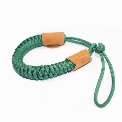 China Nice adjustable paracord hand-braided camera wrist strap with leather clip for sale