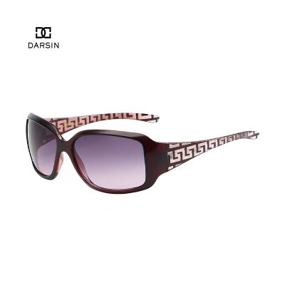 China DARSIN Environmental Friendly Factory Amazon Rectangle PC Hot Selling Classic Women Wrap Sunglasses 2022 UV400 for sale