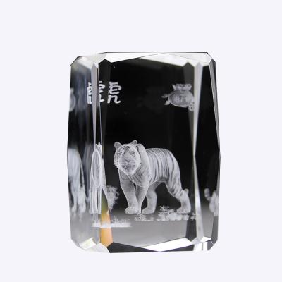 China New Chinese Design 3d Tiger Animal Crafts China 3D Laser Etched Crystal Cube for sale