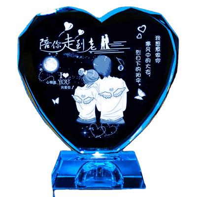 China Europe 2D Laser Engraved Crystal Heart Wedding Souvenirs For Guests for sale