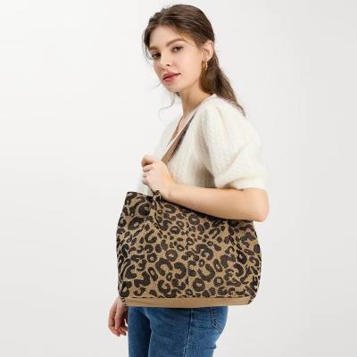 China Wholesale Large Capacity Canvas Brown Leopard Handbag Woman Leopard Tote Bag For Traveling for sale