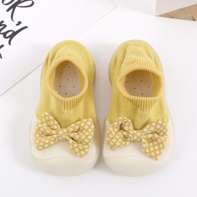 China Best Selling Non-slip and Breathable Baby Floor Shoes Flat Knitted Warm Baby Shoes for sale