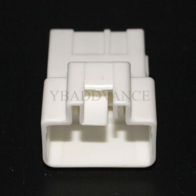 China Electrical Outlet Equivalent to YZK 7282-3030 3 Pin Male Automotive Connector Housing for sale