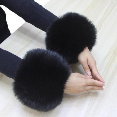 China Warm Coat Faux Fur Oversleeve Cuff Winter Wristbands Elegant Women Parkas Wrist Gloves Sheath Cuff Cover For Coat for sale