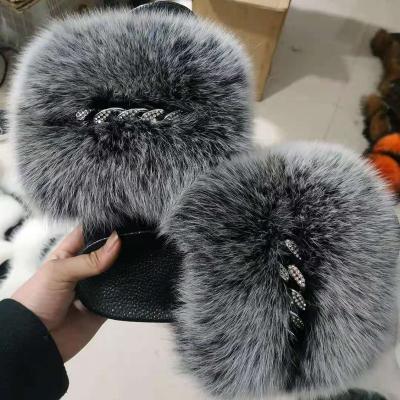 China 2021 New Design Trend 2021 Fashion Ladies Fox Fur Slippers Real Size Plush Furry Raccoon Fur Slides Flip Flops Sandals House Slippers Plush For Women for sale