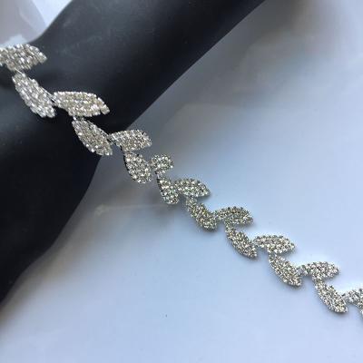 China Shiny Glass Trim Crystal Chain Wedding Jewelry Decoration Rhinestone Leaf Sew On Garment Band Necklace Trimming DIY for sale