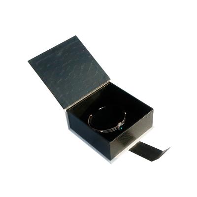 China Custom Simple Plain Square Logo Paper Jewelry Box Bracelet Jewelry Packaging Gift Box White Black Cardboard for sale