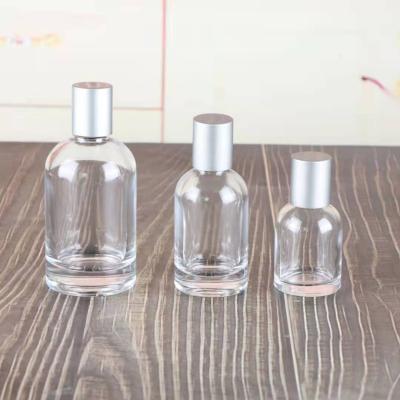 China Personal Care Empty Fine Mist Glass Spray Bottle 30ml 50ml 100ml Perfume Atomizer With Metallic Foil Caps for sale