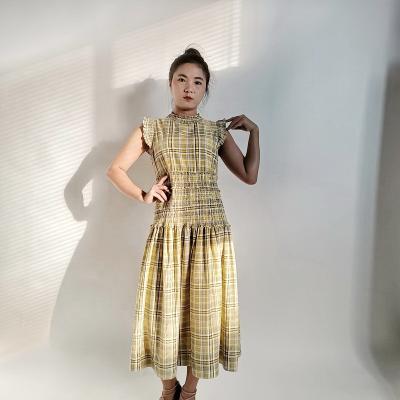 China Anti-Wrinkle Casual Women Teams Smocked Sleeveless Dot Dress Plaid Print Maxi Dress for sale