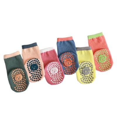 China Custom Logo Anti Slip Non Skid QUICK DRY Ankle Socks with Grips for Baby Toddler Kids Cotton Socks for sale