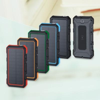 China 2022 Indoor Outdoor New Waterproof Solar Phone Charger 20000 Mah PD Solar Power Bank 20000mAh Wireless Fast Charging Banks for sale