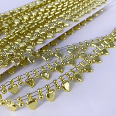 China Clothing Decoration Hot Selling Heart Shaped Bead Rolls String To String Plastic Beads For Wedding Party Decorations for sale