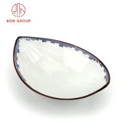 China Stocked Japanese Restaurant Dish Set White Leaf Shaped Sushi Ceramic Tableware For Sale for sale