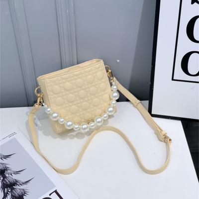 China PORTABLE Hot Selling Pearl Bag New Female Fashionable Noble One Shoulder Small Square Handbag for sale