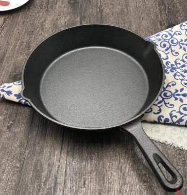 China Sustainable 6 Inch Oil Melting Seasoned Fry Pan With Double Pour Spouts for sale