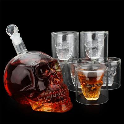 China Wholesale Hot Sale 750ml Skull Shape Glass Liquid Vodka Empty Bottle With Cup for sale