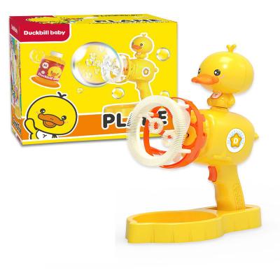 China Automatic bubble toy platypus bubble machine toy blowing sound effect girl plays with automatic bubble toy blowing camera as children's cartoon for sale