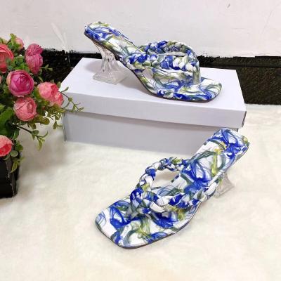 China Fashion trend braided detail t-strap women slides slippers flared summer clear fashion thong sandals lady block heel female flip flops for sale