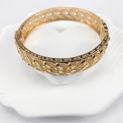 China Hot Sale Fashionable Ladies Designer Bangle Set Ladies Jewelry 18K Minimalist Gold Plated Bracelet TSB-071 for sale