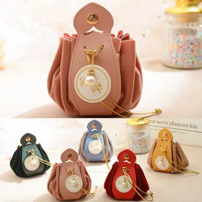 China High Quality Waterproof Tiny Beach Bag PU Leather Gift Box Candy Bags Candy Packaging Bags Bolsa De Dulces De Regalo Exquisite Velvet Gift Bag for sale