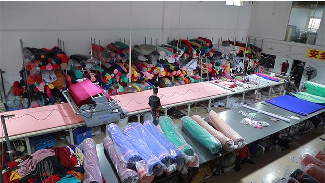 Verified China supplier - Guangzhou Lingyiqi Clothing Co., Ltd.