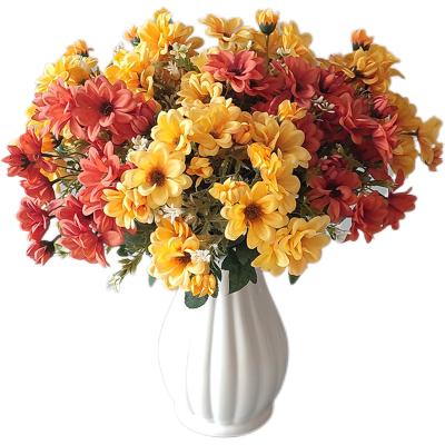 China Competitive Price Minimalist Fresh Flower Small Bouquet Artificial Chrysanthemum for sale