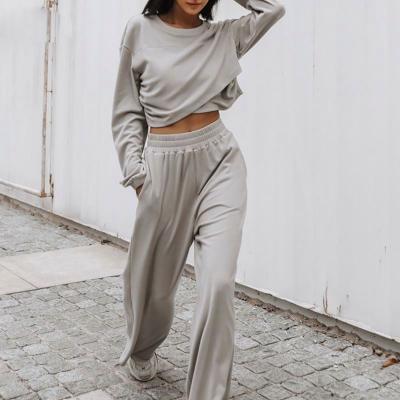 China Fashion breathable comfortable viable sports special design long sleeved top crop and elastic waist loosen casual women's sports leisure suit for sale