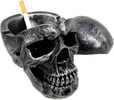 China Custom Europe resin skull ashtray resin figurine Day of the Dead Halloween decor spooky cigarette ashtray with lid for sale