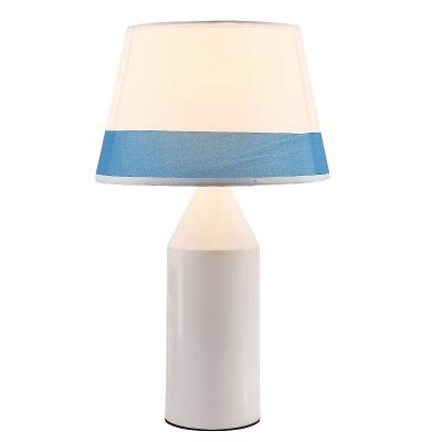 China Modern Minimalist Modern Minimalist Hotels Table Lamps Personality Bedroom Bedside Lamp Table Home Desk Lamp for sale