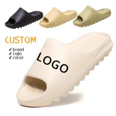 China Original Custom Logo Men Yeezy New Unisex Summer Sandals Anti-Smell Flat Slips Shoes Women Slip On Eva Indoor Beach Ladies Yeezy Slippers for sale