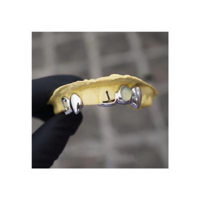 China Comfort Fit Cashjin Hip Hop Custom Glazed 925 Silver Bottom 8 VVS Natural Moissanite Fang Top 8 Diamond Teeth Grillz for sale