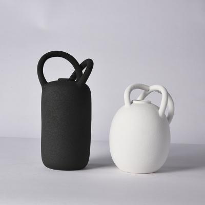 China Handcrafted Nordic White Ceramic Minimal Wedding Flower Vase for Black Home Cafe Decor Decorations Decorative Home Accessories for sale