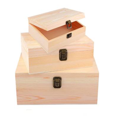 China Handmade Customizable Pine Box With Hinged Lid And Locking Front Buckle Wooden Storage Box for sale