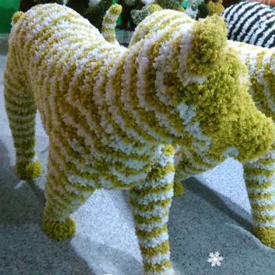 China Topiary Artificial Tiger Sculpture In Garden Decoration Modern Artificial Animal Green Garden Sculpture Factory Price for sale