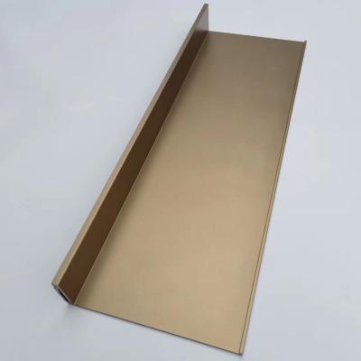 China Estante de pared de diseño de aluminio 6063 para el almacenamiento de la sala de estar Práctico y elegante en venta