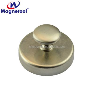 China Industrial Magnet Ferrite Round Base Pot Permanent Magnet With Button Holder for sale