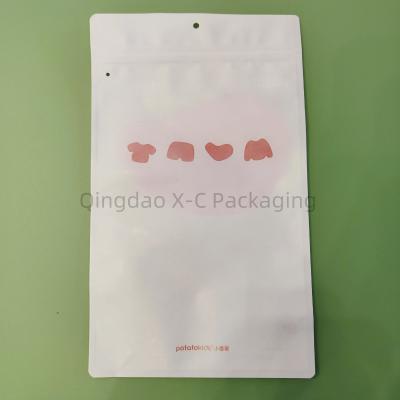 China Eco Friendly Waterproof Non Woven Bag Tear Resistant With Die Cut Handle for sale