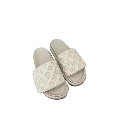 China Fashion trend slipper Madame Summer 2022 new vintage bread printing word flat embossed lazy slippers for sale