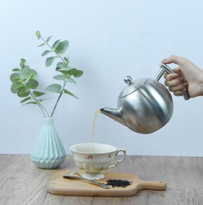 China Popular And Durable Minimalist Stainless Steel Teapot Kettle Teapot Infusers Single Wall Teapot With 1000ml Strainer for sale