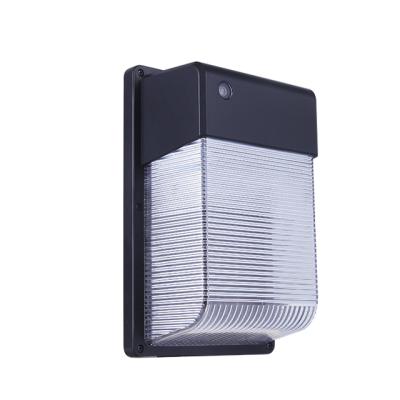 China Polycarbonate Daylight 5000K LED Wall Light Dusk to Dawn Wall Pack 28W for sale