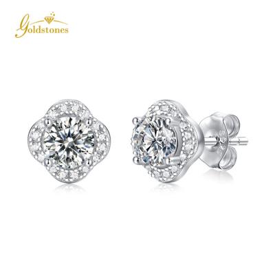 China Customized CLASSIC New Design Round Cut Moissanite 0.5 Carat Brilliant Diamonds Halo Women's Earring for sale