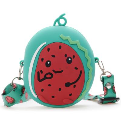 China 2021 Toddler Girl High Quality Cute Shape Children's Cartoon Fruit Coin Purse Mini Silicone Fruit Kid Purses Clip for sale