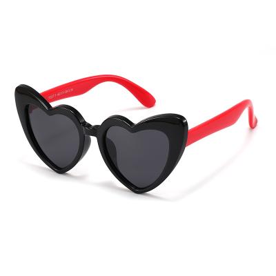 China Fashion Sunglasses New Flexible Safety Frame Love Heart Kids Sunglasses Girls Boys Baby Children Polarized Sun Glasses for sale