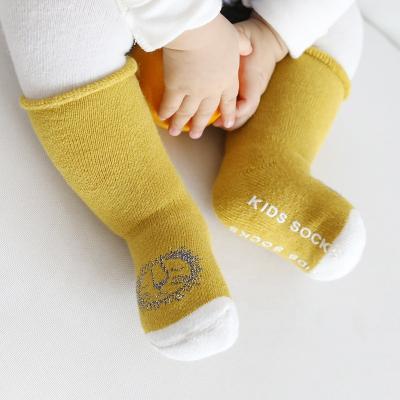 China Lovely Cute Cartoon Breathable Thick Anti Slip Kids Baby Anti Knock Knee Toddler Boy Girl Winter Socks for sale