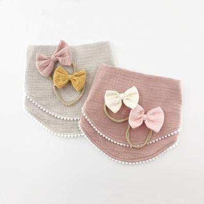 China For Babies Cotton Muslin Baby Bibs And Headband Set Wholesale Organic Baby Gift Set for sale