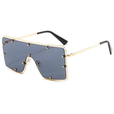 China Trendy One-shape Metal Oversized Square Frame Rivet Lens Fashion Sunglasses For Street Beat Sun Glasses for sale