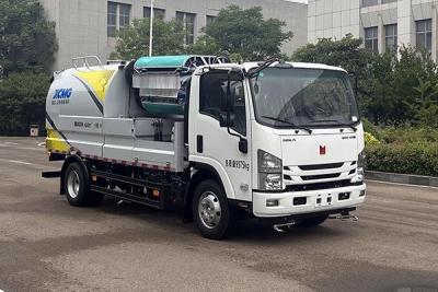 China High Standard Guardrail Cleaning Truck With 120x40mm Rear Protective Device And VIE ABS-II Controller for sale