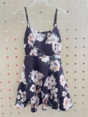 China Elegant and Sophisticated Spaghetti Strap Dress with Vibrant Floral Print and Stretchy Lace Inserts zu verkaufen