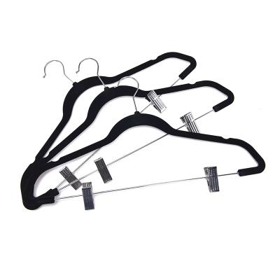 China Eco-friendly Material Factory Wholesale Anti-Slip Velvet Hangers 50 Assembled Velvet Hanger Clips for sale