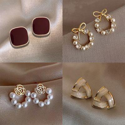 China 2022 CLASSIC fashion jewelry shiny earrings for girls gold plated women round red square zircon pearl earrings stud earrings for sale